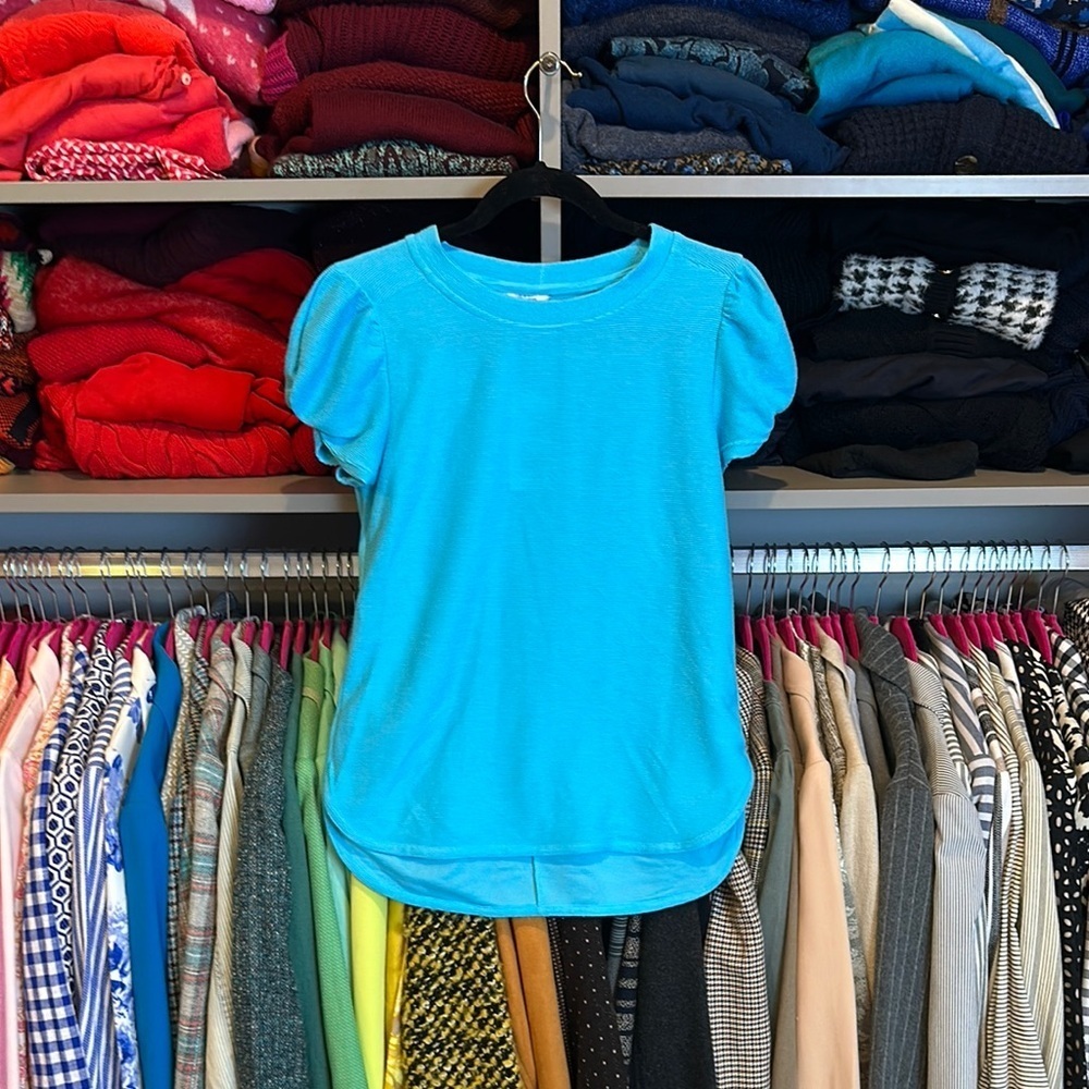 Crown & Ivy turquoise short puff sleeve hi low top size XS NWT